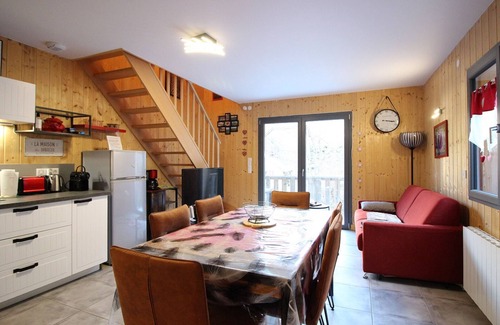 Mont-Dore Chalet De Esquí | Chalet en Mont-Dore, 8 pers, 3 hab, mascotas permitidas, parking, terraza, cerca del centro