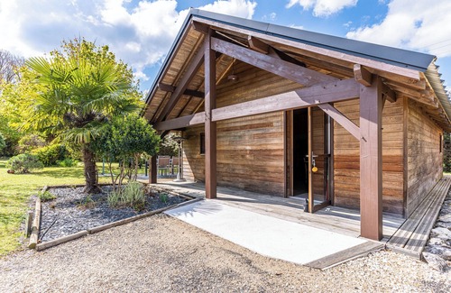 Reaux sur Trefle Chalet De Esquí | CHALET IN THE VINEYARDS, 5 minutes from Jonzac Antilles