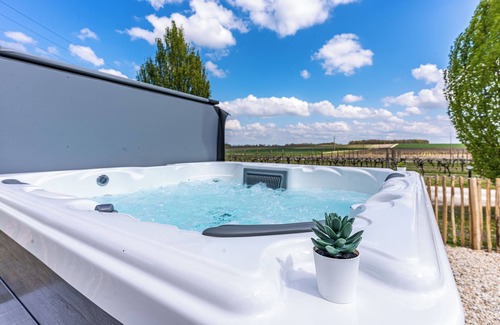 Reaux sur Trefle Chalet De Esquí | CHALET IN THE VINEYARDS, 5 minutes from Jonzac Antilles
