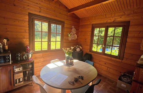 Compreignac Chalet De Esquí | 🌲 Chalet in the woods with private pond - near Lac de Saint-Pardoux