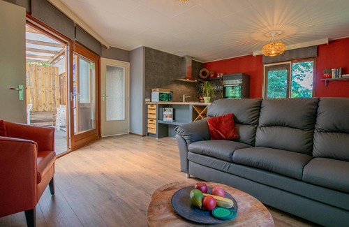 Uden Casa | Chalet in the woods with veranda and sauna