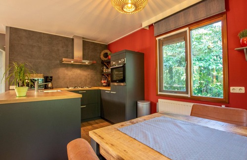 Uden Casa | Chalet in the woods with veranda and sauna