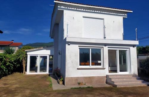 Oia Casa | Chalet independiente zona Coruxo