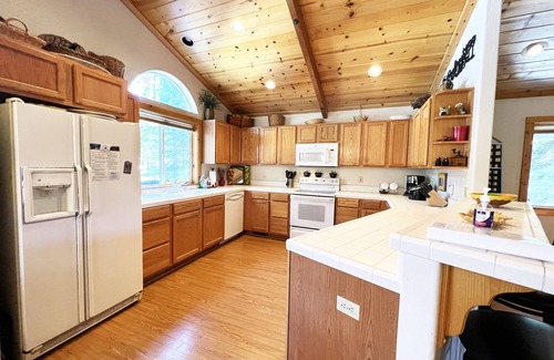 McKinney Estates Casa | Chalet Lani - HOT TUB - 3 bedroom, 2 bath - Quiet Location!