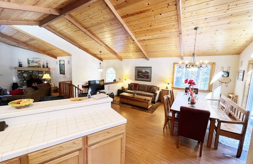 McKinney Estates Casa | Chalet Lani - HOT TUB - 3 bedroom, 2 bath - Quiet Location!