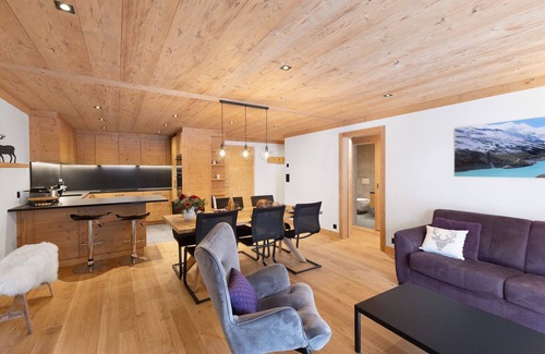 Grimentz Apartamento | Chalet Larchwood by Mrs Miggins 2