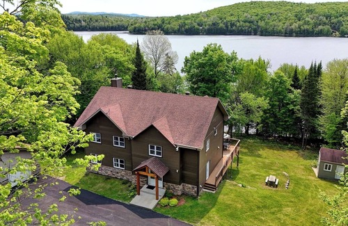 Riviere-Rouge Casa | Chalet Le 2467 – Luxury, Nature & Comfort on the Lake, 10 bedrooms 25 Guests