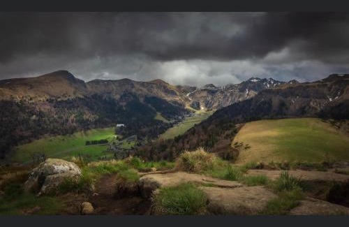 Mont-Dore Chalet De Esquí | chalet le balcon du Sancy - location du samedi au samedi - linge de lits fournis - option ménage fin de séjour non proposée