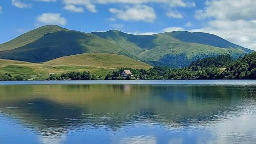 Mont-Dore Chalet De Esquí | chalet le balcon du Sancy - location du samedi au samedi - linge de lits fournis - option ménage fin de séjour non proposée