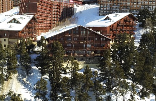 Bourg-Saint-Maurice Apartamento | Chalet le Chamois Apartment 10 2nd floor ski in ski out