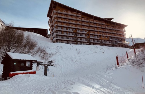 Bourg-Saint-Maurice Apartamento | Chalet le Chamois Apartment 10 2nd floor ski in ski out