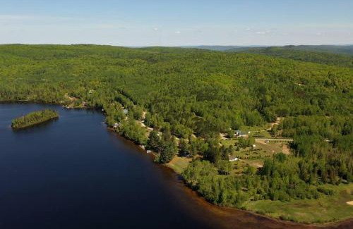 Saint Zenon Chalet De Esquí | Chalet le Huard directement au bord du lac