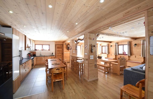 Mieussy Chalet De Esquí | GRAND CHALET ALPAGE CÓMODO EN EL PIE DE PISTAS con SAUNA