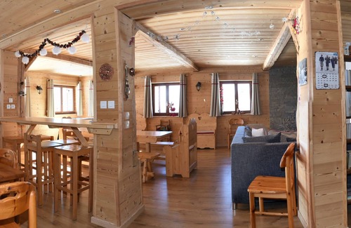 Mieussy Chalet De Esquí | GRAND CHALET ALPAGE CÓMODO EN EL PIE DE PISTAS con SAUNA