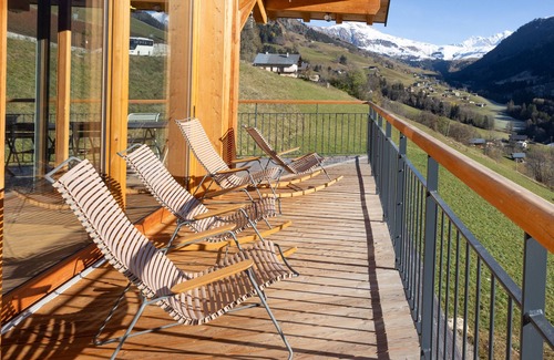 Hauteluce Chalet De Esquí | Chalet 'Les Galetas Du Mont Blanc' con terraza privada, balcón y Wi-Fi