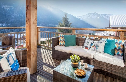 Seytroux Chalet De Esquí | Chalet Levant Blanc - ski home for 14, games room & views - OVO Network
