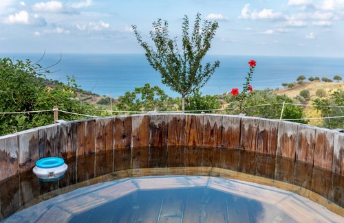 Tusa Alquiler De RV | Chalet "Limone" with Private Pool, Private Terrace & Wi-Fi