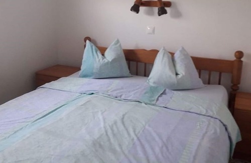 Cambrils Cabina | Chalet located on a wooded park of 8000m ² with large community pool, .