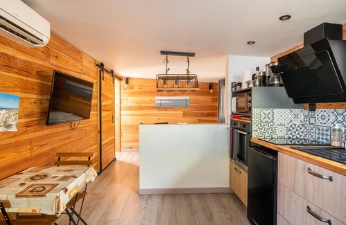 Salles Chalet De Esquí | Chalet "Lou Cabanot 640" – Refugio con terraza privada, Wi-Fi y aire acondicionado junto a la bahía