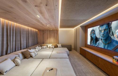 Courchevel Chalet De Esquí | Chalet luxueux à Courchevel avec piscine, cinéma, salle de sport et service complet - FR-1-562-71