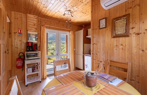 Rouffiac-des-Corbieres Chalet De Esquí | Chalet 'Maroc' con vistas a la montaña, piscina compartida y terraza privada