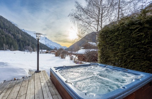 Chamonix-Mont-Blanc Chalet De Esquí | Chalet Melusine Big Chalet w Spa Pool, Sauna, Huge Terrace, Views & Privacy!