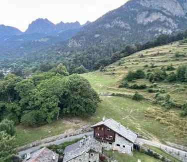 Champdepraz Chalet De Esquí | CHALET MONT AVIC