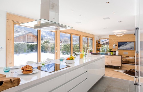Chamonix-Mont-Blanc Chalet De Esquí | Chalet Montana - a self catered chalet that sleeps 12 guests in 5 bedrooms
