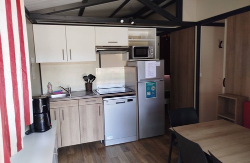 Evron Chalet De Esquí | Chalet Morea, in a small campsite close to shops