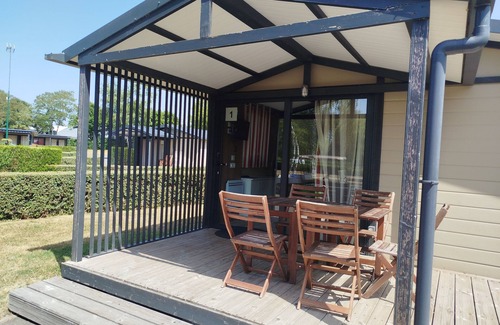 Evron Chalet De Esquí | Chalet Morea, in a small campsite close to shops