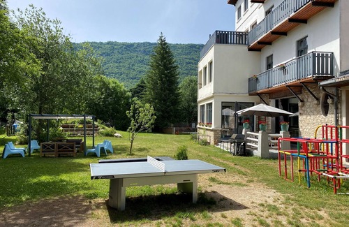 Lans-en-Vercors Chalet De Esquí | Chalet mountain apartment, sleeps 15, village center