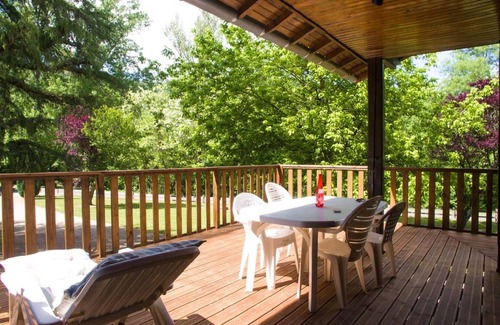Saint-Antonin Noble Val Chalet De Esquí | Chalet cerca del río en un parque arbolado y piscina climatizada