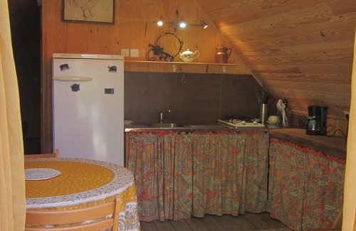 Fosses-et-Baleyssac Chalet De Esquí | Chalet on the edge of a wood for a nature break! Pets welcome!