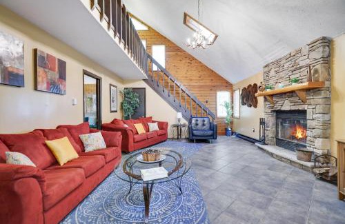 Tobyhanna Casa | Chalet renovated Near Casino, Camelback , Kalahari 4bdrms firepit hot tub game room