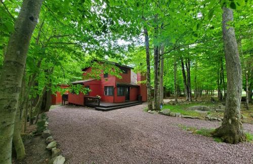 Tobyhanna Casa | Chalet renovated Near Casino, Camelback , Kalahari 4bdrms firepit hot tub game room