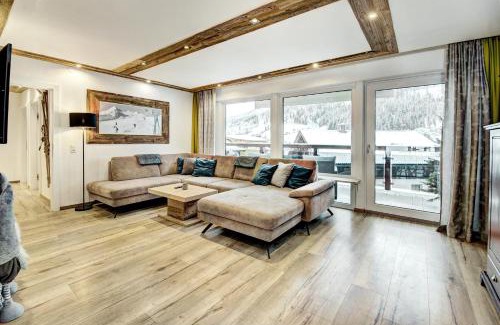 Kaprun Casa | Chalet Sabrina mit Außenpool im Sommer