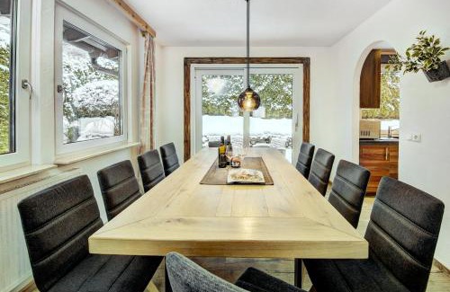 Kaprun Casa | Chalet Sabrina mit Außenpool im Sommer