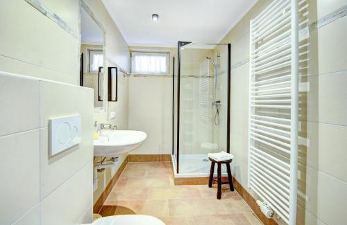 Kaprun Casa | Chalet Sabrina mit Außenpool im Sommer