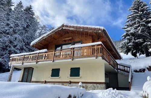 La Bresse Chalet De Esquí | Chalet sleeps 4-5. Comfort & Rustic!