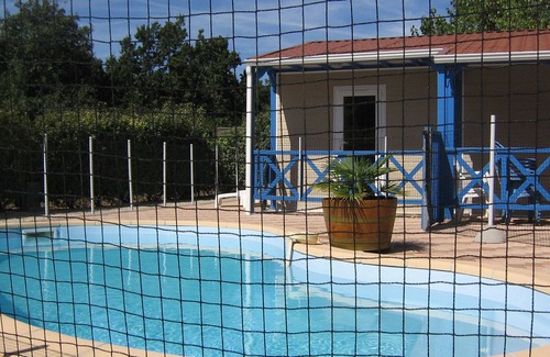 Soulac-sur-Mer Chalet De Esquí | Chalet sleeps 6, not overlooked - Private pool and 4-person rigid spa