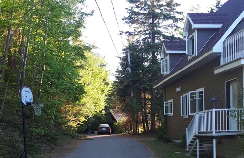 Saint-Jean-de-Matha Chalet De Esquí | Chalet St-jean de Matha Waterfront Navigable