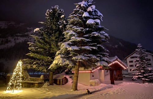 Saas Grund Chalet De Esquí | Chalet en Saas Valley con Vistas a Montañas