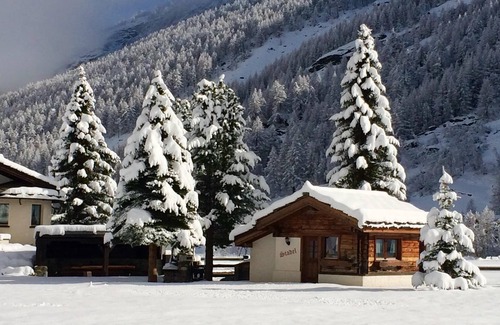 Saas Grund Chalet De Esquí | Chalet en Saas Valley con Vistas a Montañas