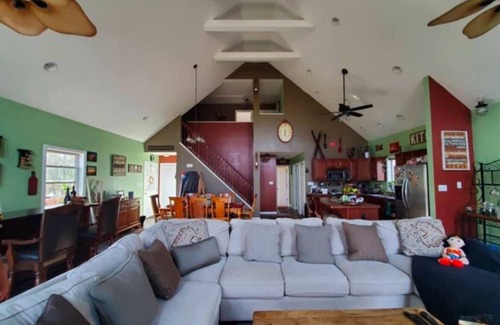 Sybertsville Chalet De Esquí | Chalet style 3-bedroom with WiFi, AC in tranquil Hazleton