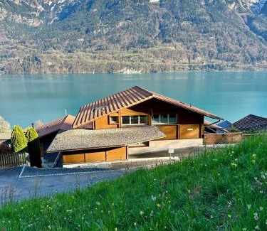 Niederried bei Interlaken Chalet De Esquí | Chalet Swiss Dream - Luxury Lakeview Chalet with AC near Interlaken