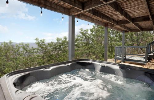 Romney Casa | Chalet w Hot Tub Fire Pit Deck Grill & Games
