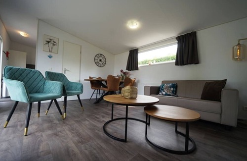 Dordtse Biesbosch Chalet De Esquí | Chalet with 2 bedrooms and a dishwasher
