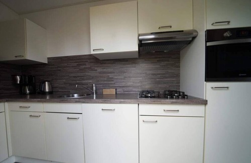 Dordtse Biesbosch Chalet De Esquí | Chalet with 2 bedrooms and a dishwasher