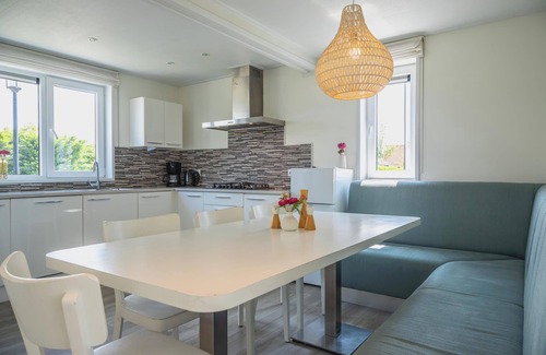 West-Graftdijk Casa | Chalet with 5 bedrooms, 2 bathrooms and sauna