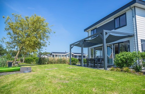 West-Graftdijk Casa | Chalet with 5 bedrooms, 2 bathrooms and sauna